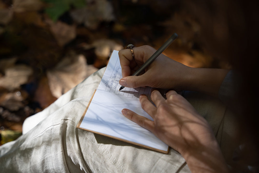 Writing exercise during the nature based therapy.