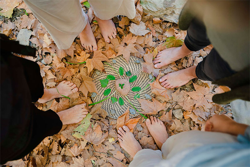 Sylwia Kieszkowska ecopsychologist during the forest bathing workshop